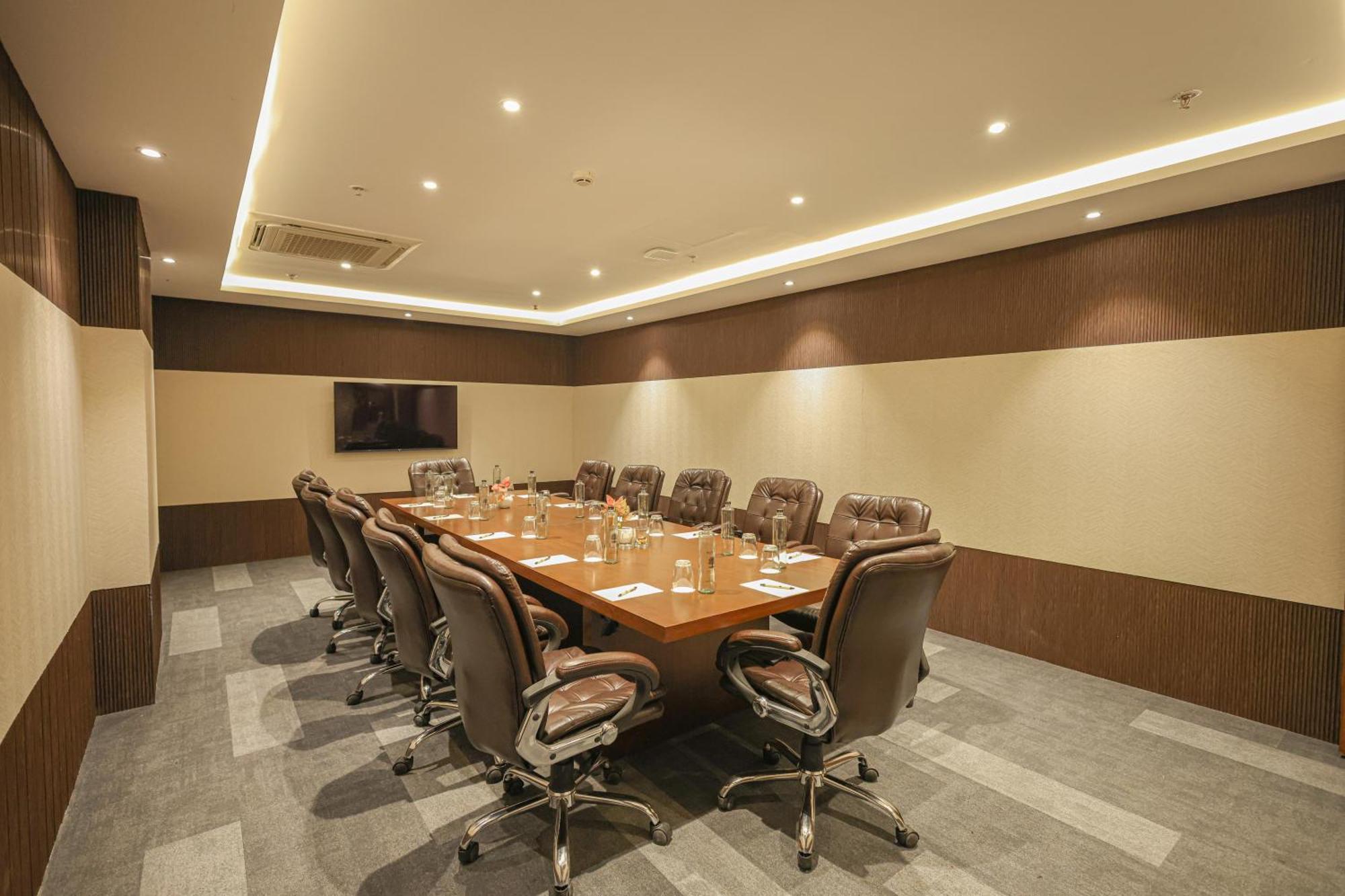 Rhythm Gurugram Hotel & Suites, Sohna Road Gurgaon Exterior photo