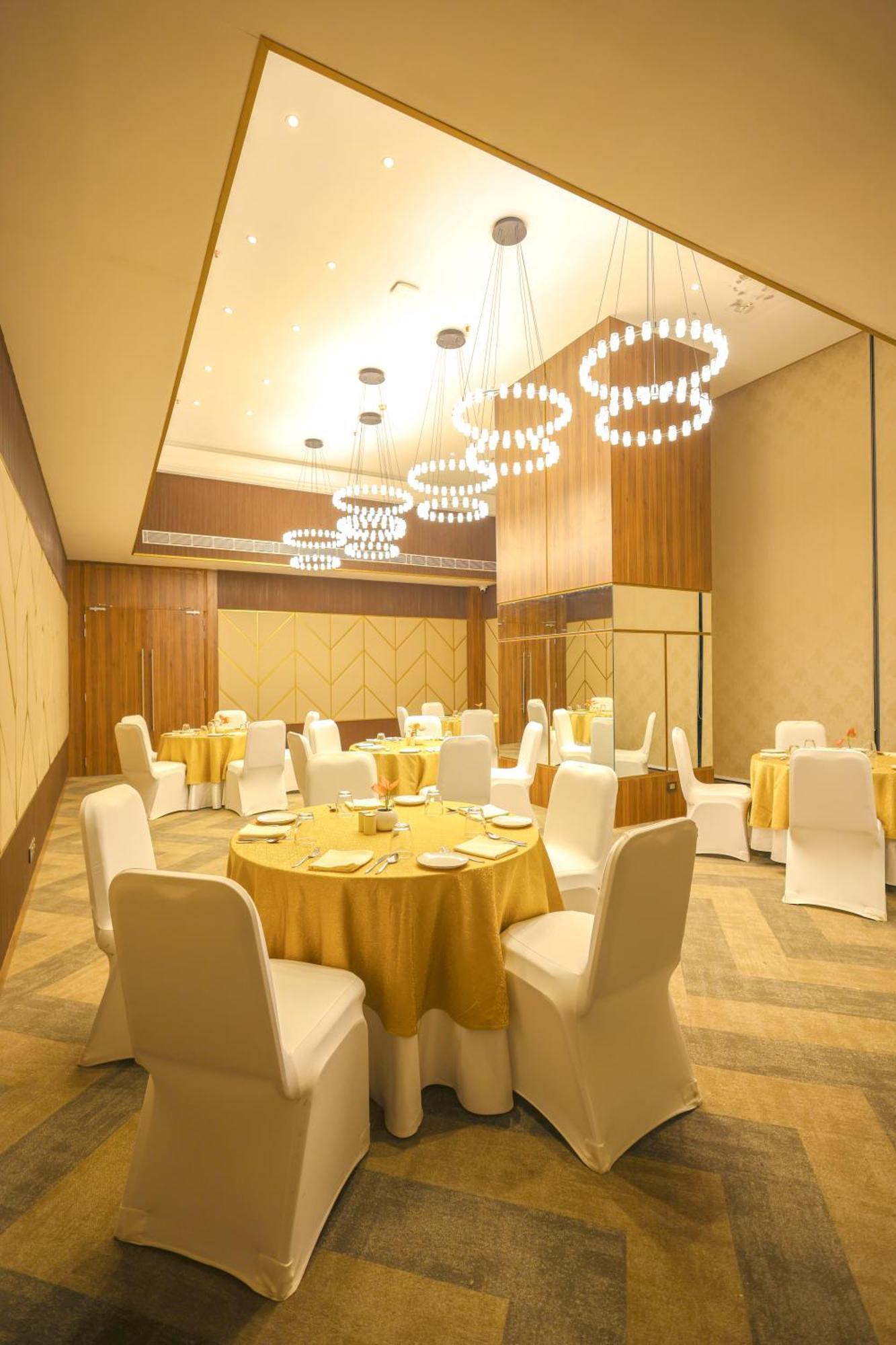 Rhythm Gurugram Hotel & Suites, Sohna Road Gurgaon Exterior photo
