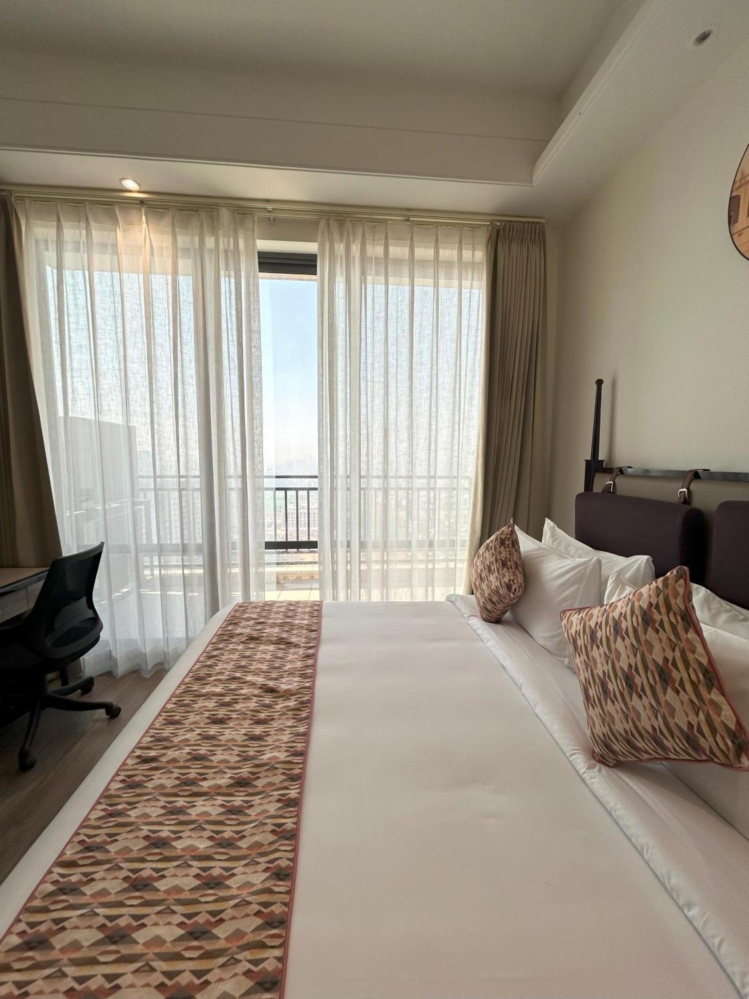 Rhythm Gurugram Hotel & Suites, Sohna Road Gurgaon Exterior photo